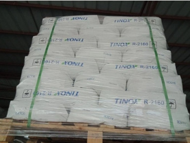 Dioxyde de titane de qualité industrielle pour produits de décomposition dangereux